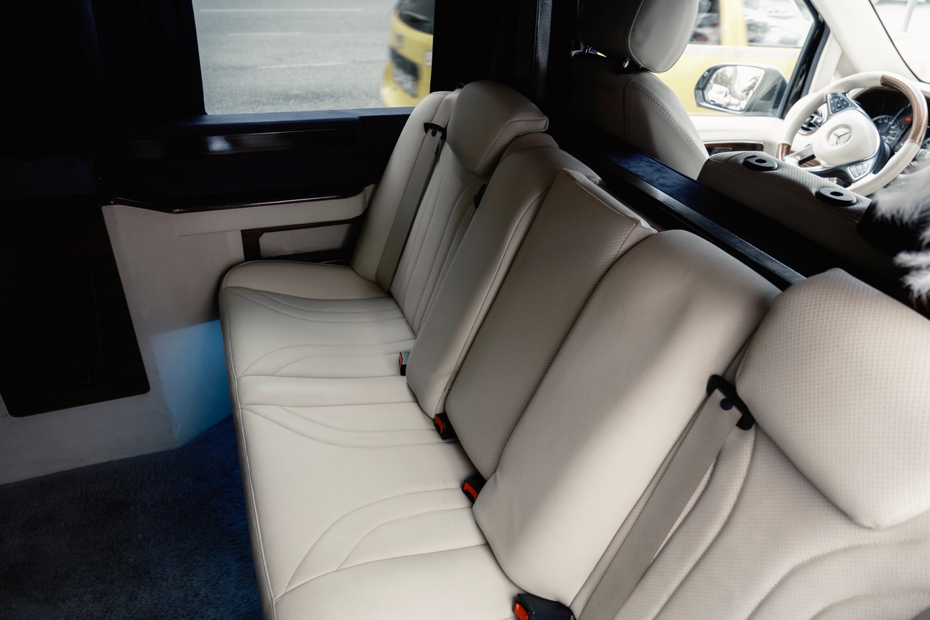 Očišćen putnički prostor kombija Mercedes Vito